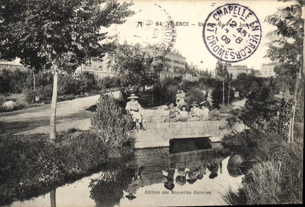 Valence — Ein Eckbereich des Parc Jouvet — Edition des Nouvelles Galeries - Vorderseite