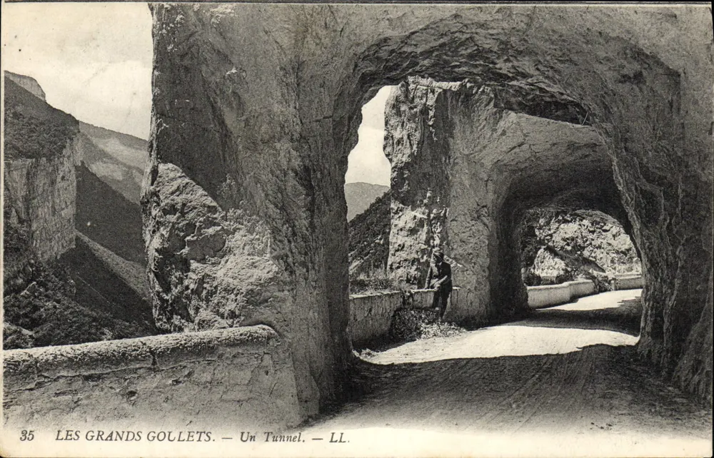 Os Grandes Gollets — Um Tunel — LL. — N° 35 - Frente