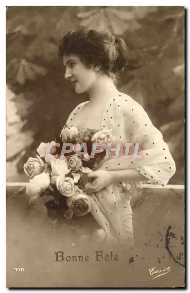 Femme tenant un bouquet de roses — Bonne Fête — Cosca, n° 710 - Recto