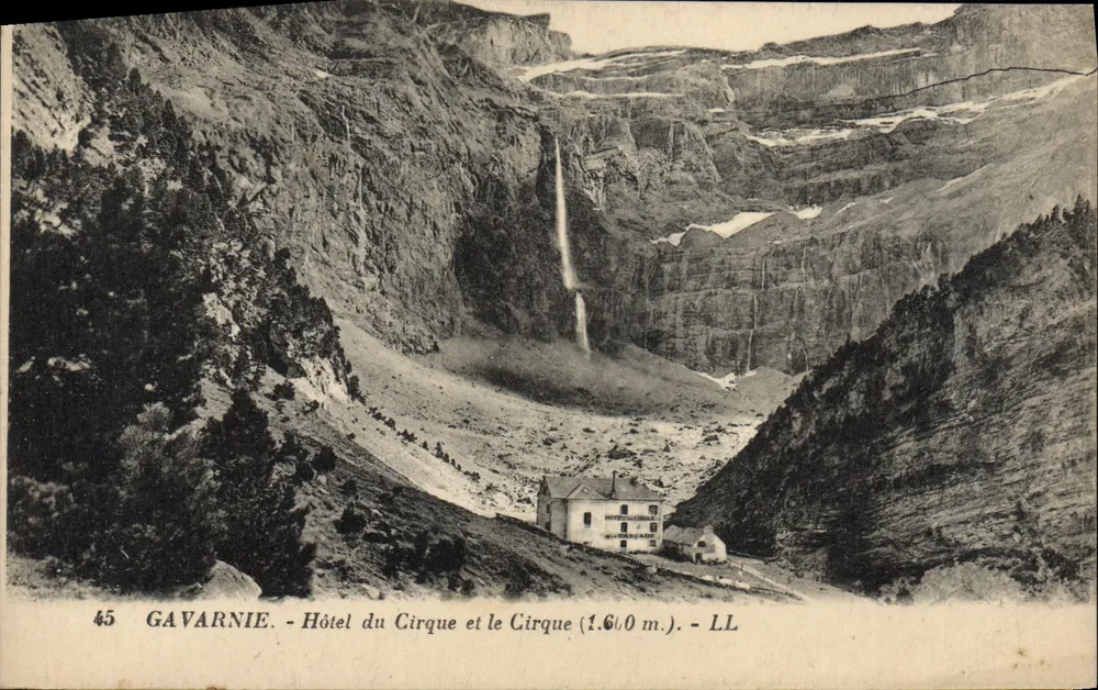 Gavarnie - Hotel do Circo e o Circo (1.610 m.) - LL - Frente