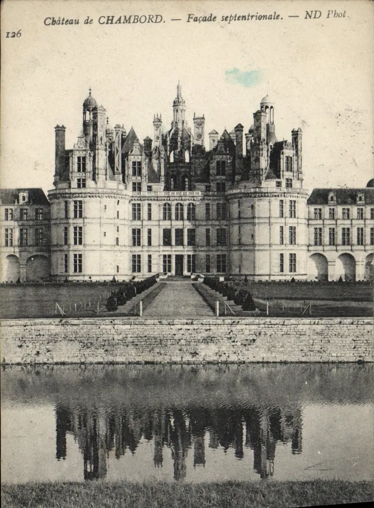 Castelo de CHAMBORD — Fachada setentrional — ND Fot. - Frente