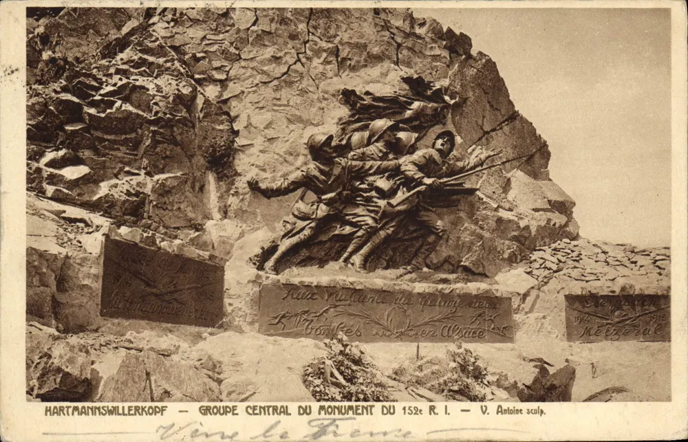 Hartmannswillerkopf — Zentralgruppe des Denkmals des 152. Infanterieregiments — V. Antoine, Bildhauer - Vorderseite