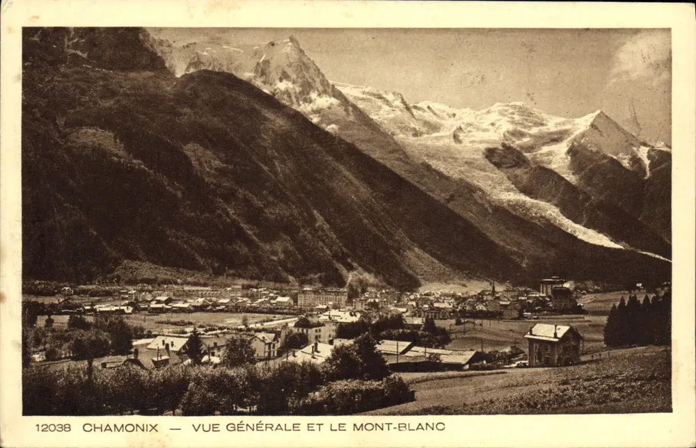 Chamonix — Vista generale e il Monte Bianco — editore anonimo, n° 12038 - Recto