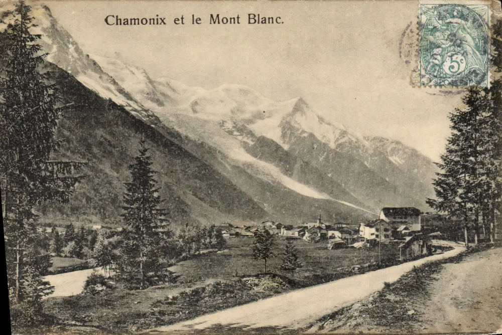 Chamonix e o Mont Blanc — vista panorâmica — editor não visível - Frente
