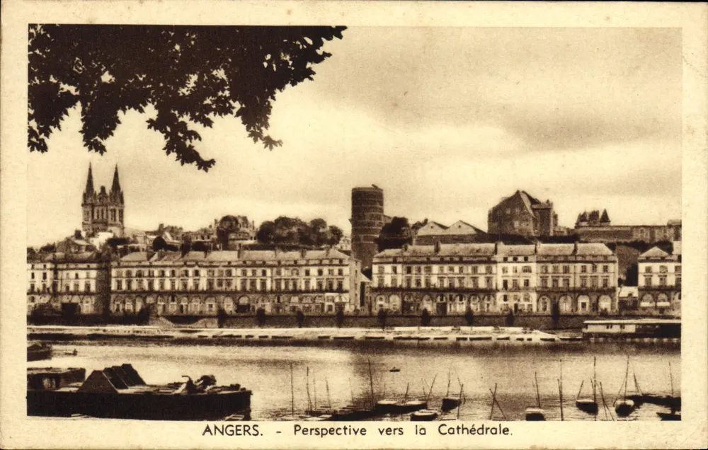 Angers - Perspectiva para a Catedral — editor não visível - Frente