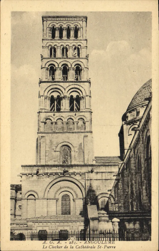 Der Glockenturm der Kathedrale St-Pierre — Angoulême — A.G.A. - 281 - Vorderseite