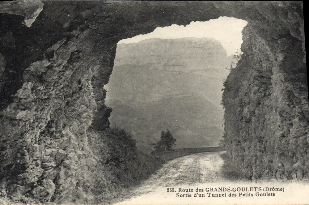 Ausgang aus einem Tunnel der Petits Goulets — Route des Grands-Goulets (Drôme) — CCL - Vorderseite
