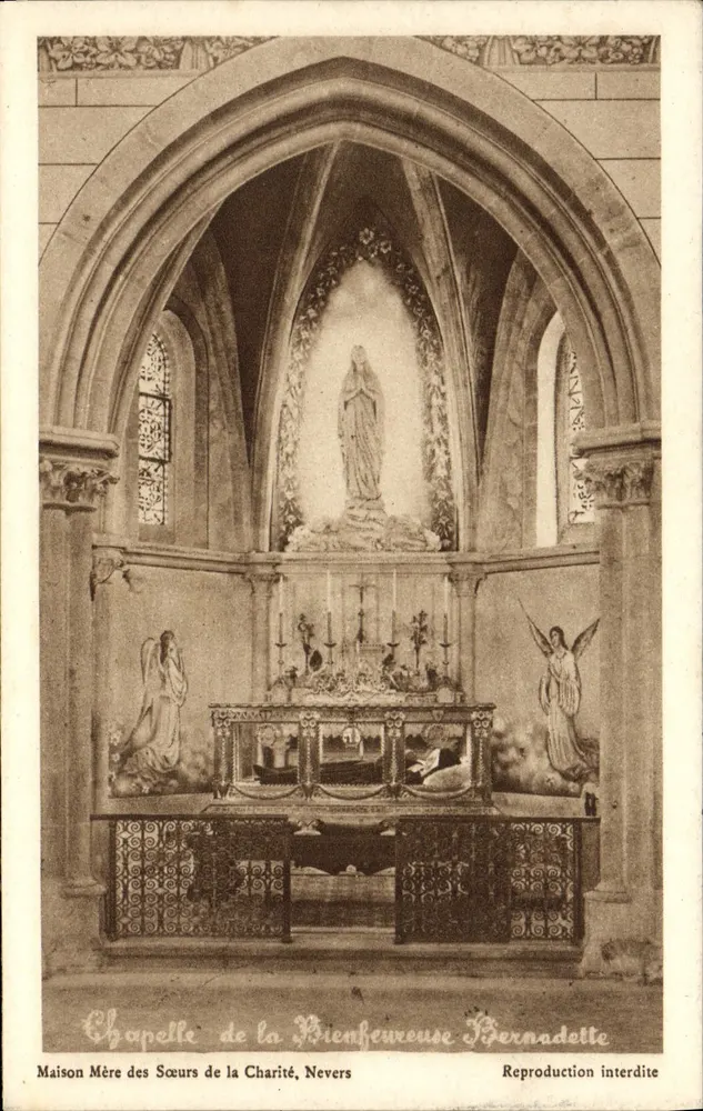 Capela da Benfeitora Bernadette — Casa-Mãe das Irmãs da Caridade, Nevers — Héliogravure - Frente