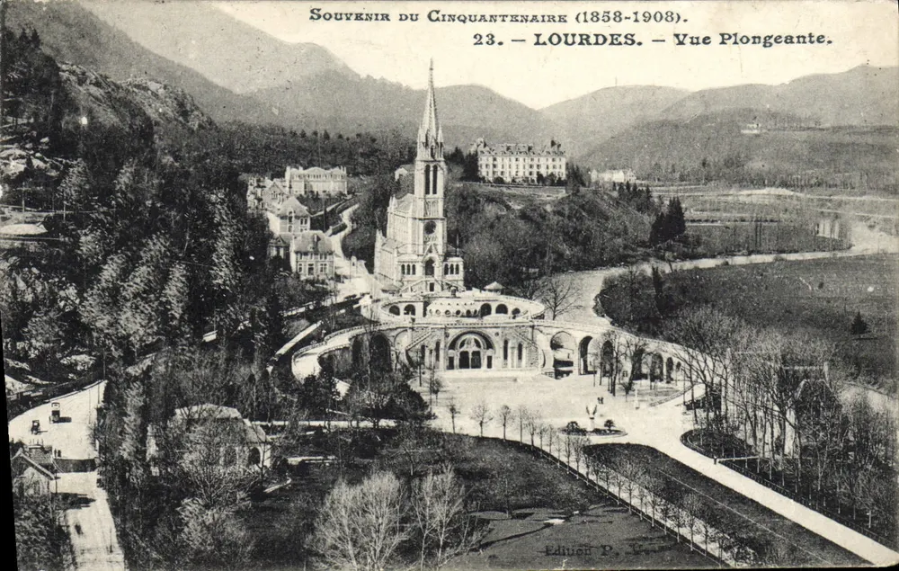 Lourdes — Vista aérea — Editor P. (n°23) — Lembrança do Cinquentenário (1858-1908) - Frente