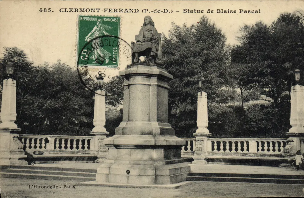 Clermont-Ferrand (P.-de-D.) — Estátua de Blaise Pascal — L'Hirondelle, Paris - Frente