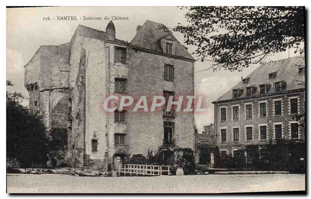 NANTES - Wewnętrzne wnętrze Zamku — pocztówka nr 178 - Awers