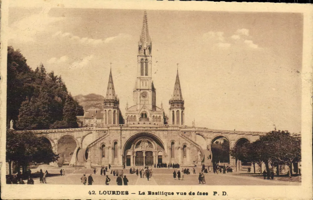 Lourdes — A Basílica vista de frente — P. D. - Frente