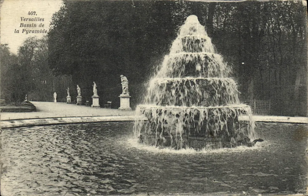 Versailles - Bassin da Pirâmide — Héliotypie A. Bourdier, n° 402 - Frente