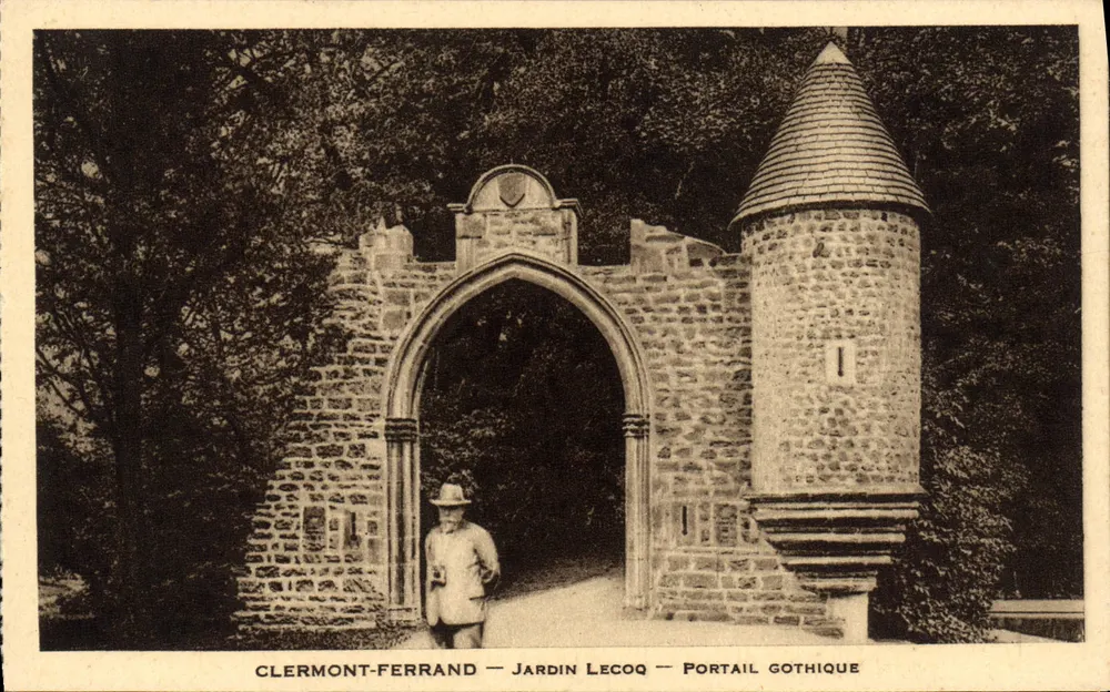 Clermont-Ferrand — Garten Lecoq — Gotische Portal - Vorderseite