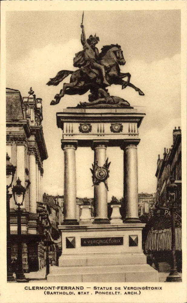 Clermont-Ferrand — Estátua de Vercingétorix — Bartholdi, esc. Poncelé, arq. - Frente