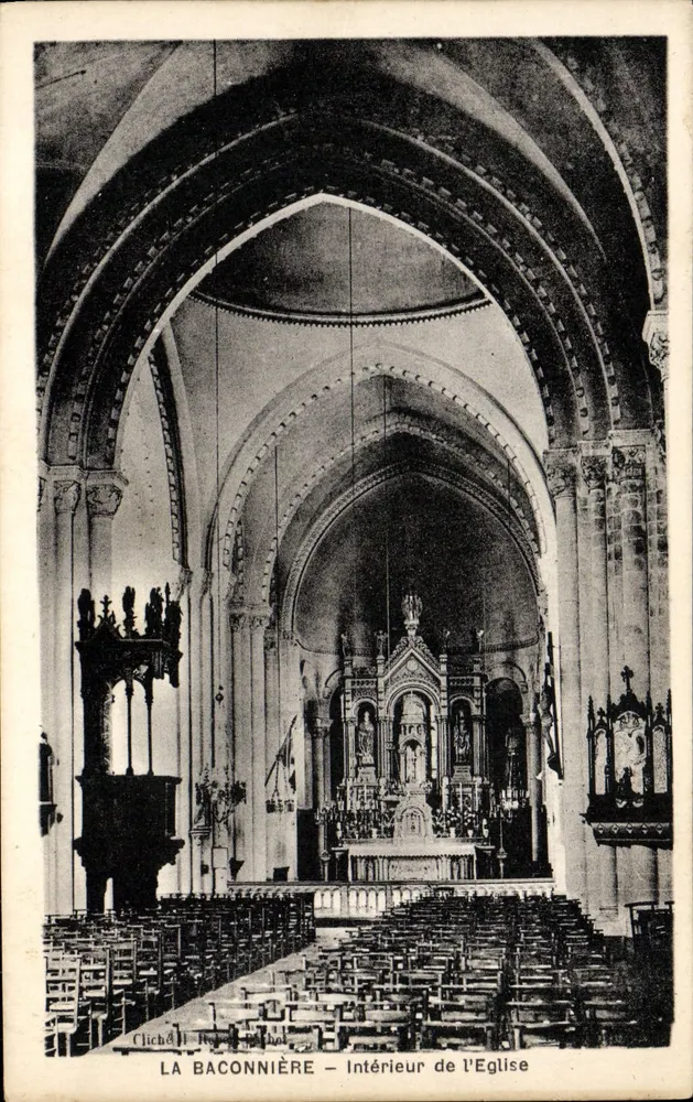 La Baconnière — Interior da Igreja — Cliché R. Pichot - Frente
