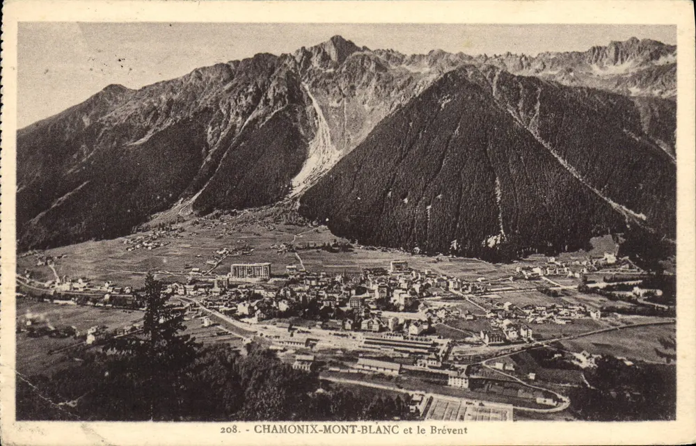Chamonix-Mont-Blanc et le Brévent — vue panoramique — éditeur Auguste Caoutier, n° 208 - Frente