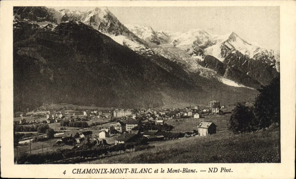 Chamonix-Mont-Blanc e o Mont-Blanc — ND Phot. - Frente