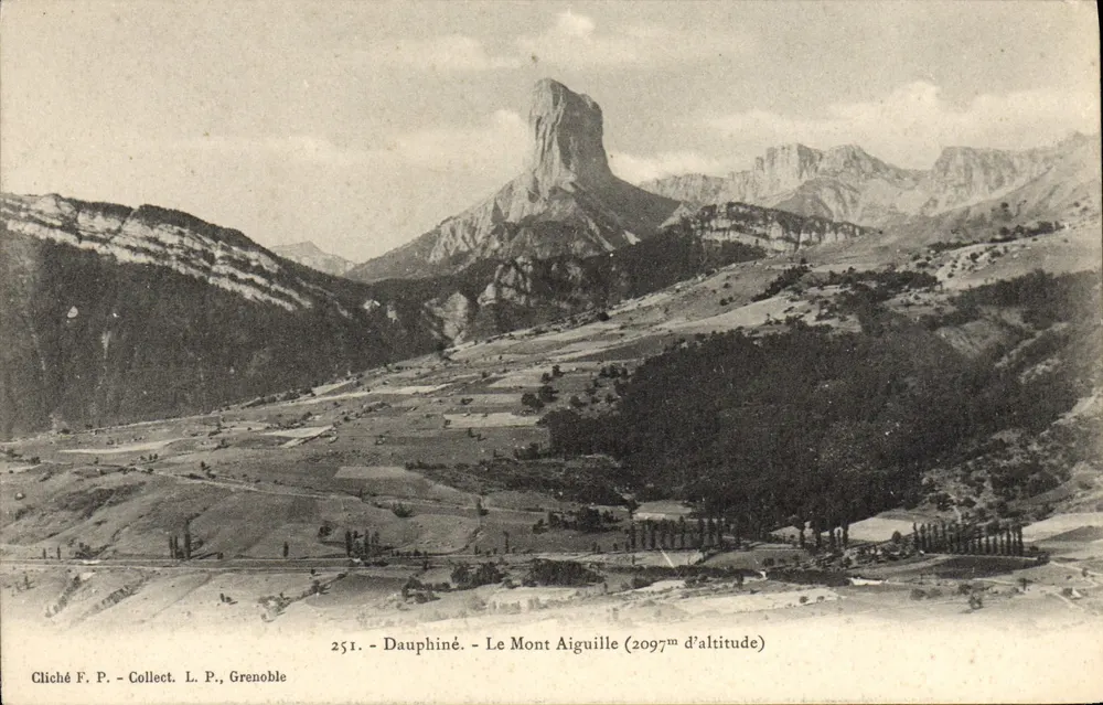 O Mont Aiguille — Dauphiné — Cliché F. P., Collect. L. P., Grenoble, n° 251 - Frente