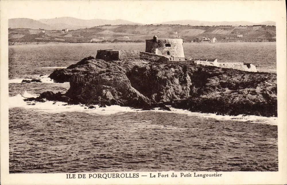 Ile de Porquerolles — Le Fort du Petit Langoustier — Phot. Borrera - Recto