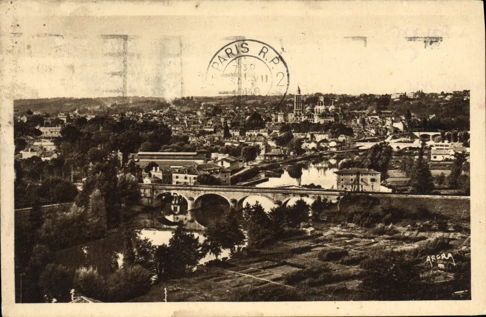 Périgueux — Vue générale — Les Arts Graphiques - Périgueux - Frente