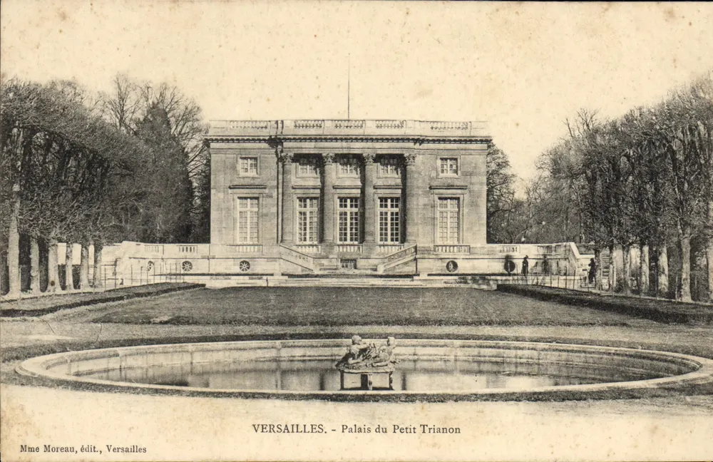Versailles — Palácio do Petit Trianon — Mme Moreau, editora, Versailles - Frente