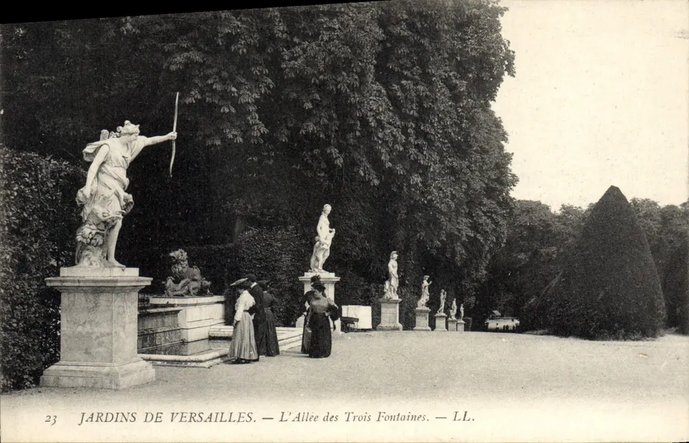 Jardins de Versailles — L'Allée des Trois Fontaines — LL. - Recto