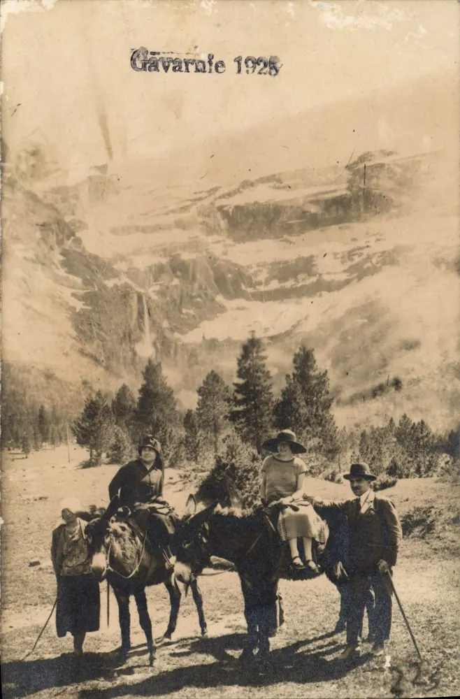Gävarnie 1925 — paisagem montanhosa com grupo de pessoas e mules — editor desconhecido, n° de série 273 - Frente