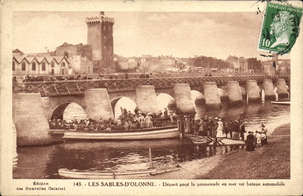 LES SABLES-D'OLONNE — Abfahrt zur Meerstour auf einem Motorboot — Edition der Nouvelles Galeries Nr. 143 - Vorderseite