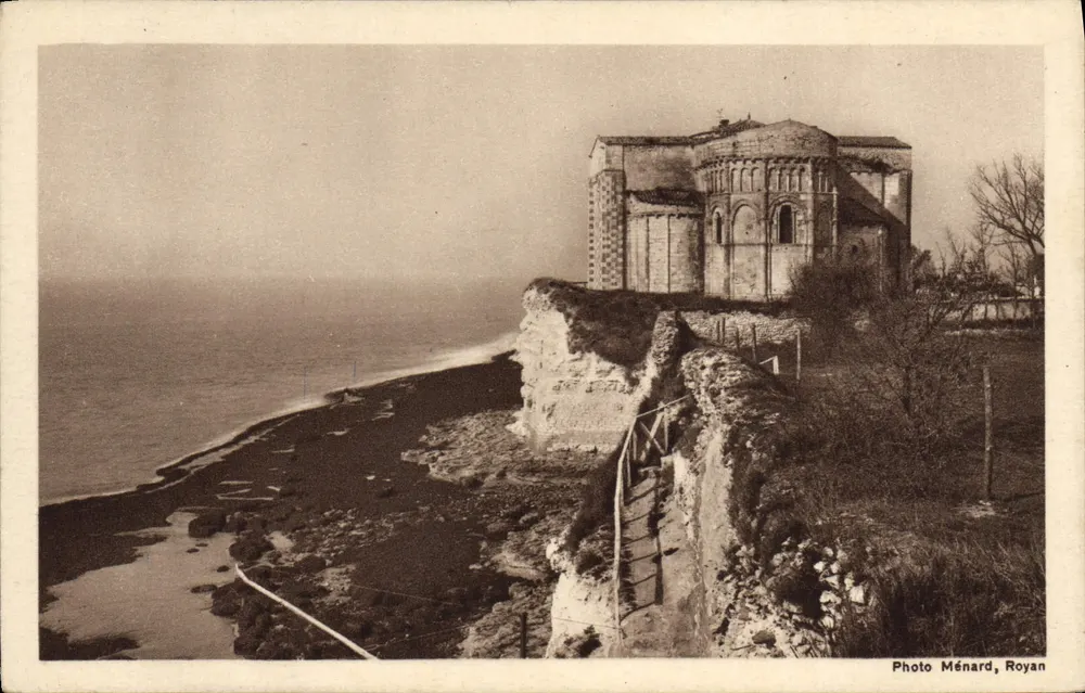 Talmont, in der Nähe von Royan — Kirche des 12. Jahrhunderts, Apse und Mauern — Foto Ménard, Royan - Vorderseite