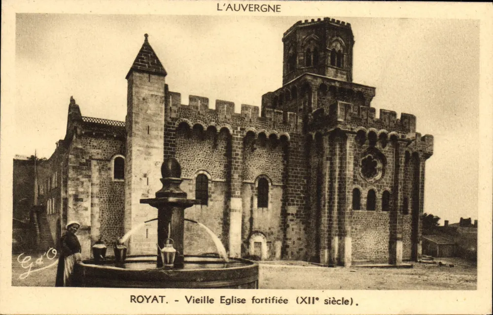 Royat - Alte befestigte Kirche (12. Jahrhundert) — Auvergne - Vorderseite