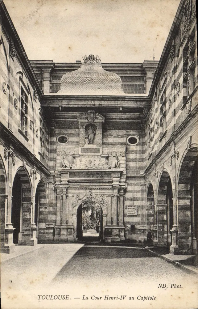 Toulouse — Die Cour Henri-IV am Capitole — ND. Phot. - Vorderseite