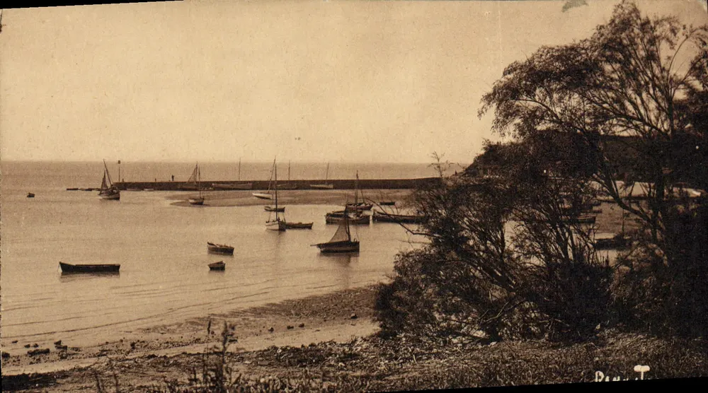 Fouras-Plage — Porto de La Coue, do qual Napoleão embarcou para o exílio — Edições de Arte Raymond Bergevin, La Rochelle - Frente