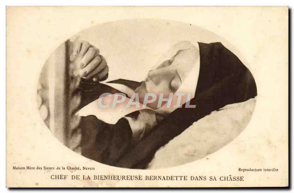 Cabeça da bem-aventurada Bernadette em sua cápsula — Maison Mère das Irmãs da Caridade, Nevers - Frente