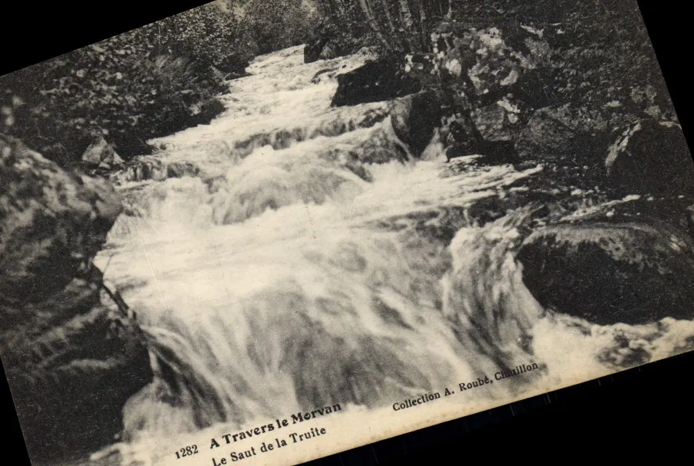 O Salto da Truta — Através do Morvan — Coleção A. Roubbé, Châtillon - Frente
