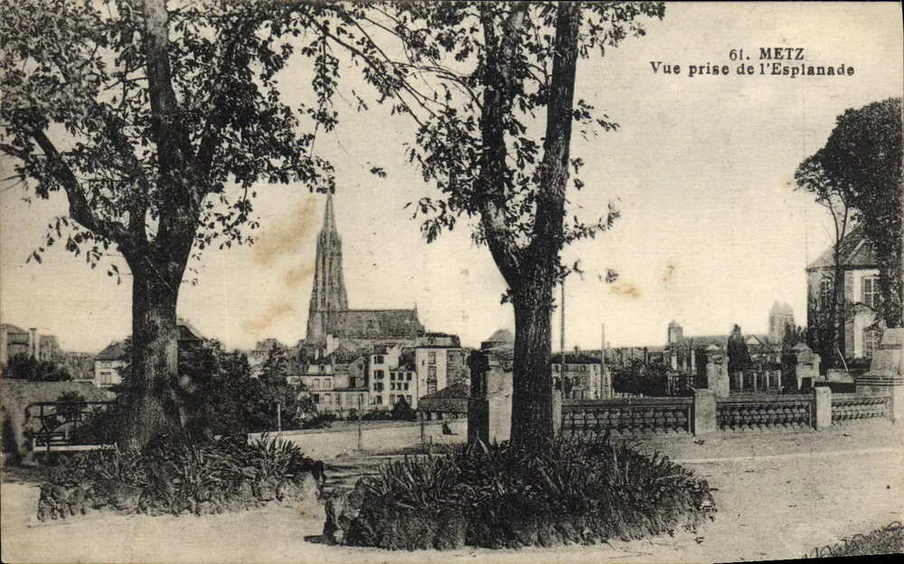 Metz — Vista tirada da Esplanada — E. Weber, Metz, n°61 - Frente