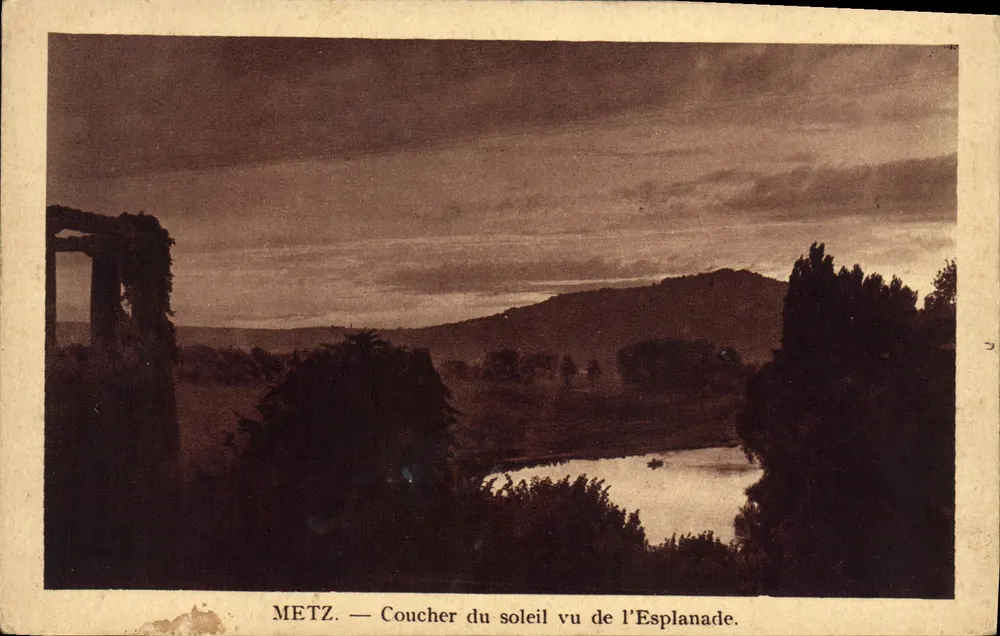 Metz — Pôr do sol visto da Esplanada — Fot. E. Pélilot, Metz - Frente