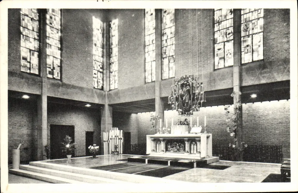 Innenansicht der Kirche — Wallfahrtskirche Saint-Joseph — Leuven - Vorderseite