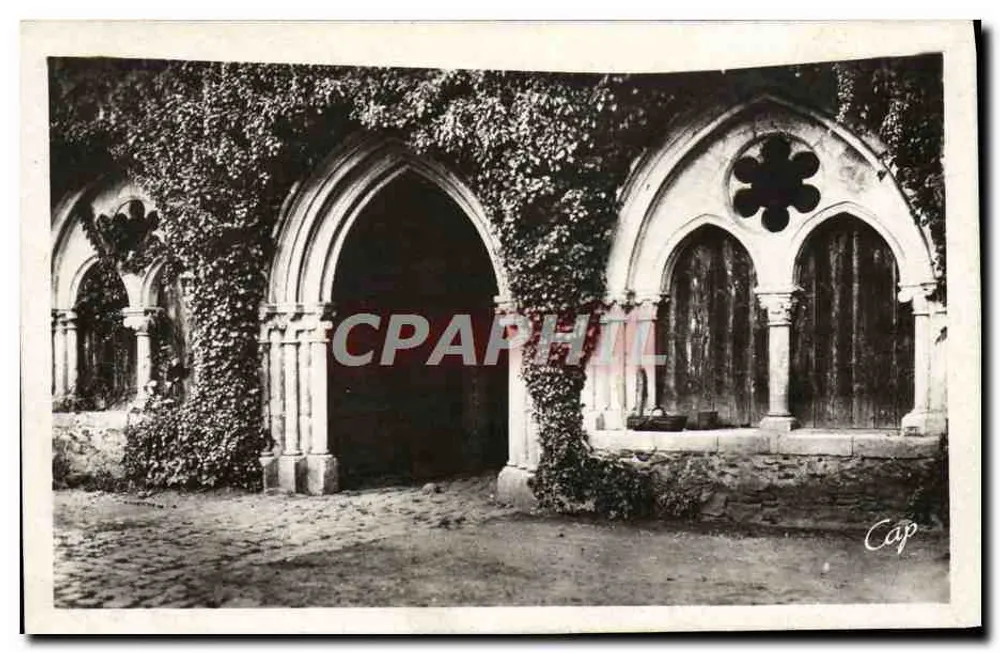 Cloître da Abadia de l'Epau — Século XIII — REAL - PHOTO STRASBOURG - PARIS - Frente