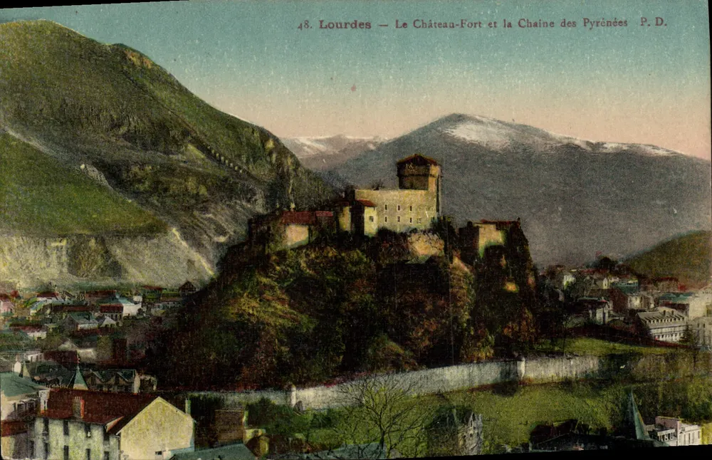 Lourdes — Das Schloss und die Pyrenäen — P.D. - Vorderseite