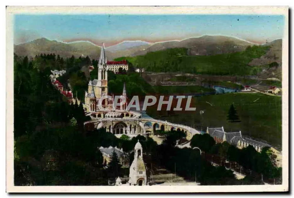 Lourdes - Die Basilika und das Monument Intérallié vom Château-Fort aus gesehen — Édition P. Doucet - Vorderseite