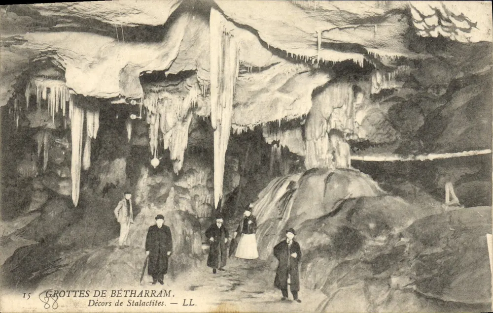 Grutas de Bétharram — Decorações de Estalactitas — LL - Frente