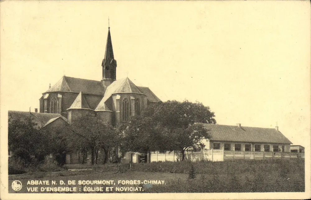 Abtei N.D. de Scourmont, Forges-Chimay — Übersicht: Kirche und Noviziat - Vorderseite