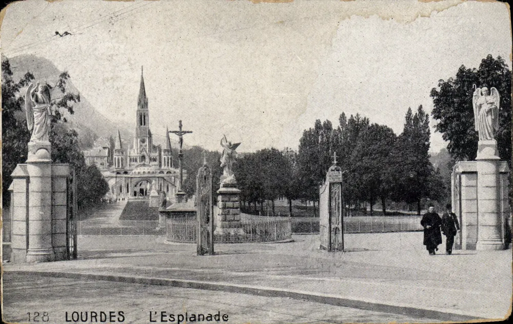 Lourdes — A Esplanada — editor desconhecido, n° 128 - Frente