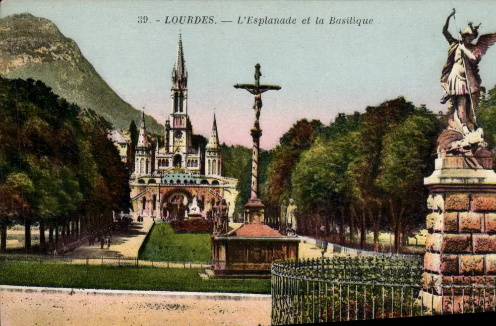 Lourdes — A Esplanada e a Basílica — Edição fotográfica Quirrault - Frente
