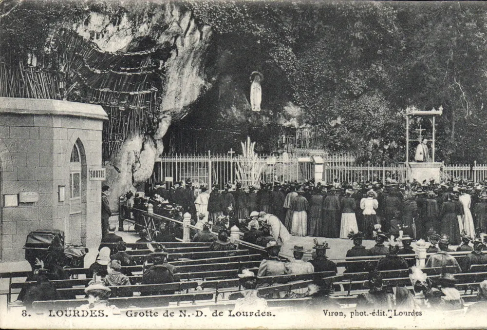 Lourdes — Gruta de N.-D. de Lourdes — Viron, fot.-edit. Lourdes - Frente