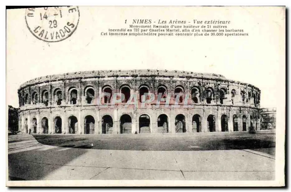 Nîmes - Les Arènes - Außenansicht — römisches Monument mit einer Höhe von 21 Metern, 757 von Karl Martell in Brand gesteckt, um die Barbaren zu vertreiben - Vorderseite