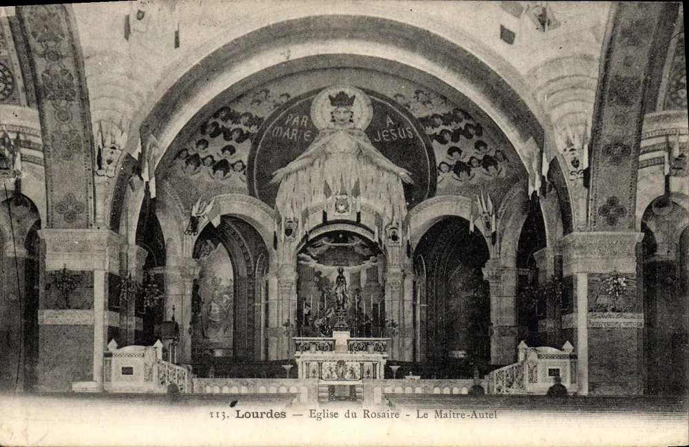 Lourdes — Kirche des Rosenkranzes — Der Hauptaltar - Vorderseite