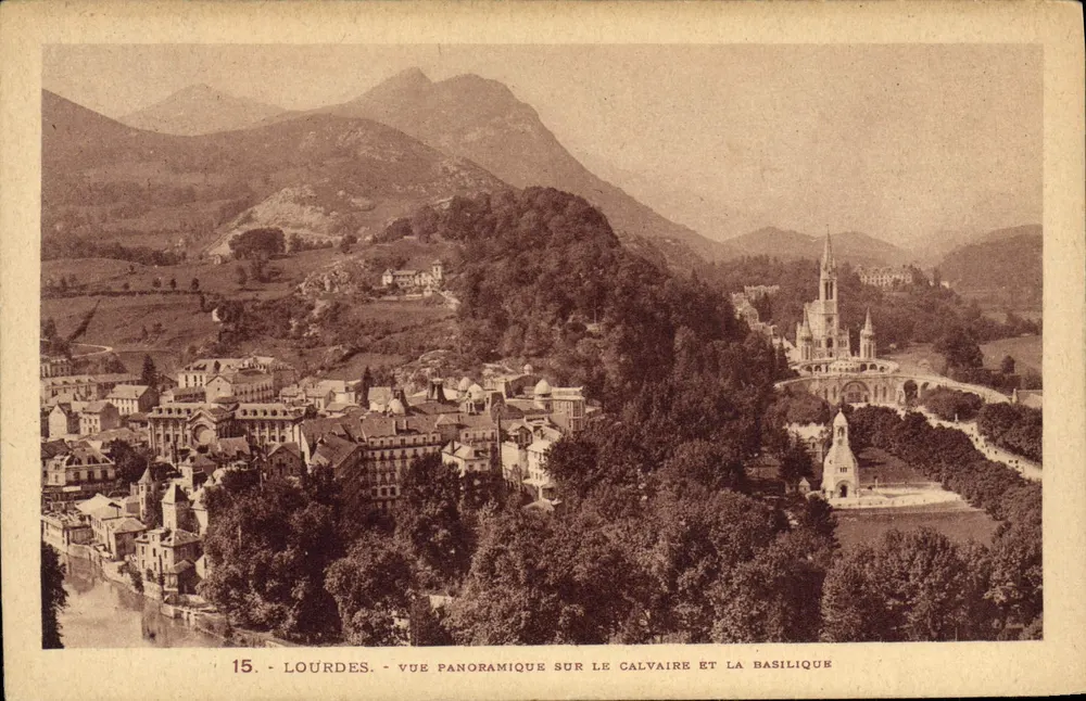 Lourdes - Panoramablick auf den Calvary und die Basilika — Cliché Labonche frères, n°15 - Vorderseite