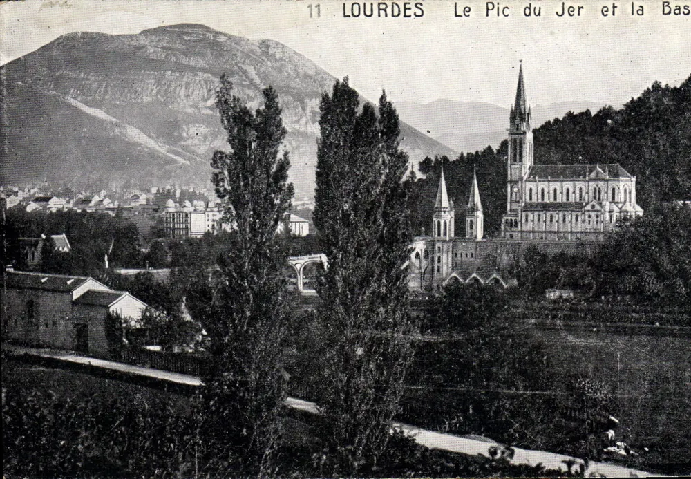 Lourdes — O Pic du Jer e a Basílica — editor desconhecido, n° 11 - Frente